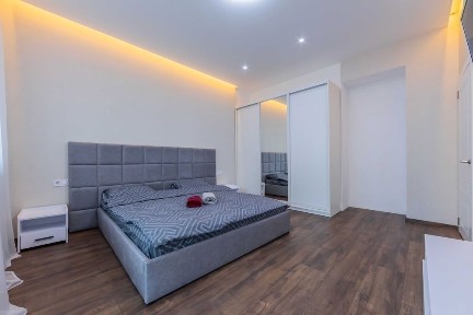 Подобова оренда 3-кімнатних апартаментів поблизу м. Університет