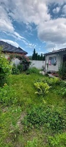 Продам Цілий Будинок на 3 сотках землі, є гараж.