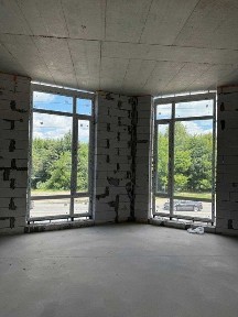 Ідеальний простір для бізнесу: офісний центр з панорамними вікнами