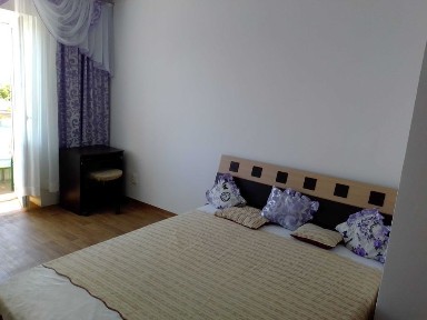 Квартира у новому будинку в центрі. Автономне опалення. Даю документи.