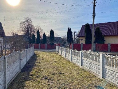 Будинок у Грушвиці з великою ділянкою