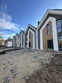 Таунхаус з центральними комунікаціями та газом.