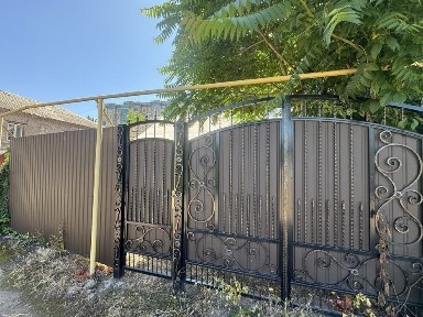 Продається будинок в центрі міста.