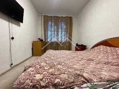 Продаж 2-х кім кв, 17 квартал, середній поверх (Сталінка)