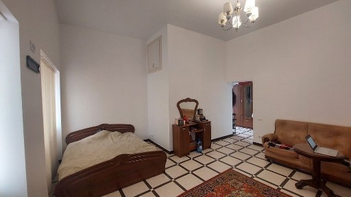 Продам 1-кімнатну квартиру. Пр-т Незалежності, 5.