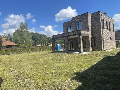 Вишеньки, Русанівська 8