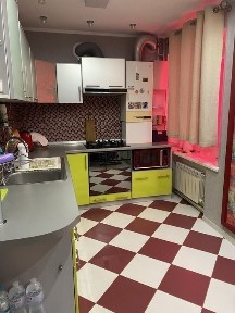 Продам 3-х кім. кв з рем, автономкою і технікою у центрі.