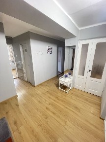 Подобова (посуточно) оренда квартири. Центр. Третій поверх. вул. Миру 35