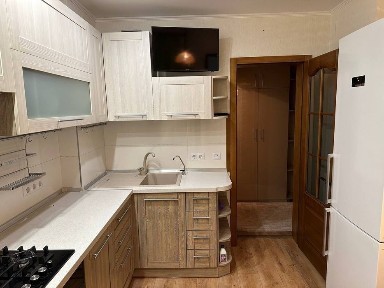 Продажа трехкомнатной квартиры с ремонтом на Правом берегу