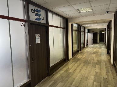 Оренда офісного центрру 435 м. кв: в центрі від власника