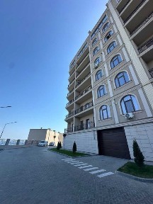 1-комн. с балконом-террасой в ЖК Авиньон, газовый дом у моря и парка