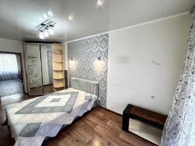 Продам двокімнатну квартиру на Рокуватій, 44 квартал.