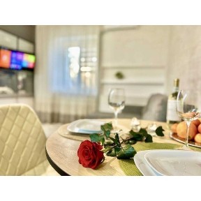 Студія поряд з сквером Стрілка/ Нетеченська Набережна 15 /