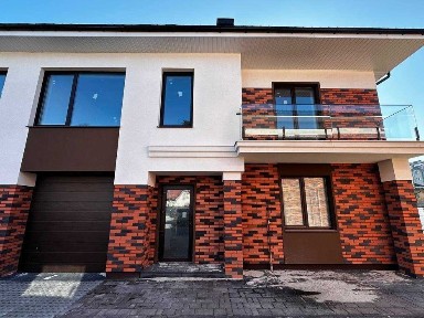 Будинок у мальовничому передмісті готовий до ремонту від забудовника!