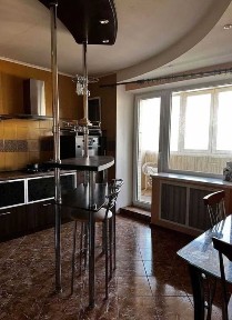 Простора 2к квартира з ремонтом 90 м2. Терміновий продаж!