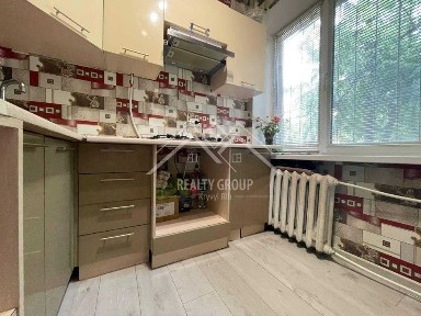 Продаж 2к Сталінки на 17 кварталі