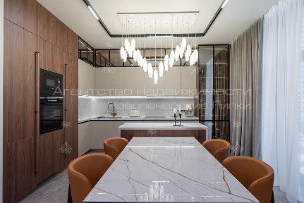 Продам 4к квартиру с ремонтом Драгомирова <a href='/newbuilding/418/view/zk-novopecerskie-lipki'>Новопечерские Липки</a>