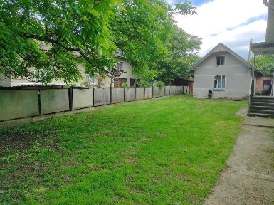 Продається в с. Черніїв житловий будинок з 25 сот. землі