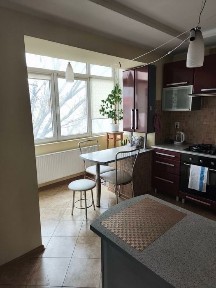 Продаж 3 кімнатної + кухня студія