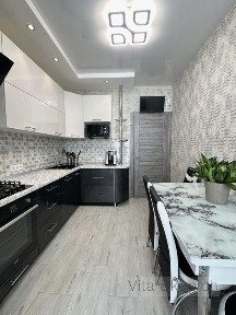 3 кімн квартира з ремонтом і меблями. Топове планування. Дворівнева.