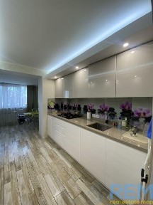 Продажа 3-комнатной квартиры 78 м², Небесной сотни просп.