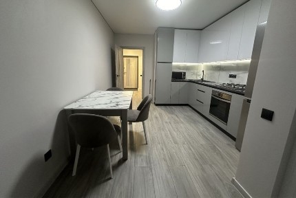 Ж К <a href='/newbuilding/5542/view/zk-favorit'>Фаворит</a>. 1к квартира з сучасним гарним ремонтом.