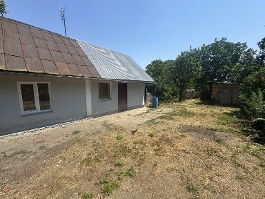 Будинок, р-н вул. Сторожинецька, ділянка 10 соток, світло, газ, вода.