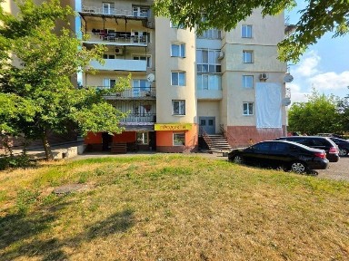 Фасадне комерційне приміщення біля Обласної лікарні, вул. Пасічна