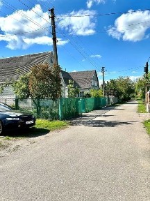 Продається добротний будинок в центрі смт Гребінки.