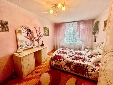 Продається 3- кімнатна квартира. Чортків