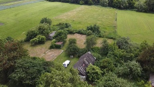 продається старий будинок з гарною земельною ділянкою