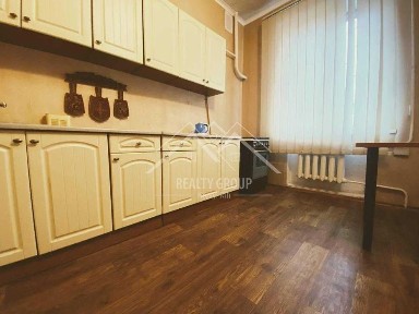 Продається 3к. кв. для великої родни (сталінка), район Юності