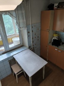 Продаю 3 х комнатную на виноградоре. Под ремонт.