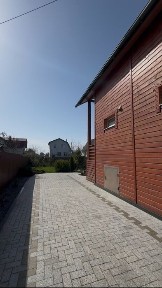 Продаж будинку в передмісті, біля озера «Мельком»