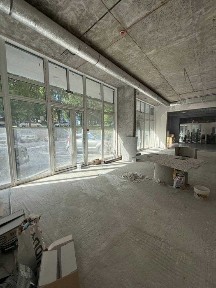 Комерційне приміщення на 1 поверсі офісного центру.