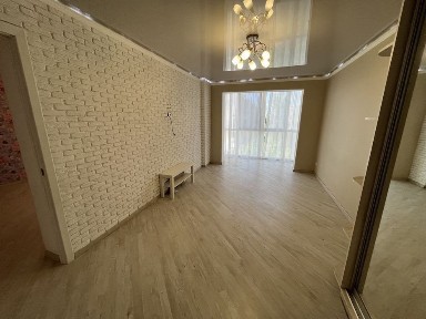 Продаж 2 к. квартири з ремонтом вул. Космонавтів, зуп. Електронна