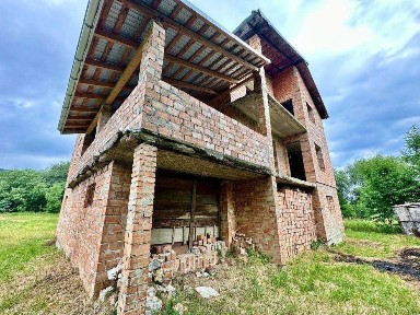 Продаж добротного будинку з примиканням до річки у м. Борислав