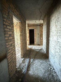 Продаж видової на Дніпро 3-х кімнатної квартири