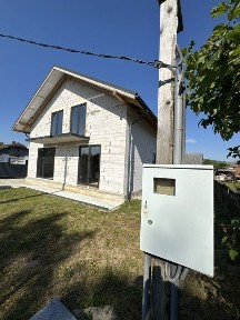 Сучасний будинок з видом на гори у с. Шевченкове