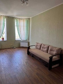 Простора 2-кімнатна квартира з ремонтом на Левітана!