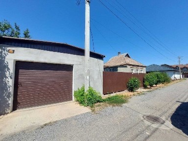 Продаж будинку з гаражем у центрі міста по вул. Кравченка