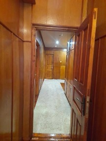 Чотирьохкімнатна квартира з побутовою технікою та меблями