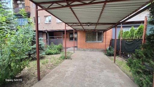 Продаж 3-кімнатної квартири сталінки з окремим входом та двором!