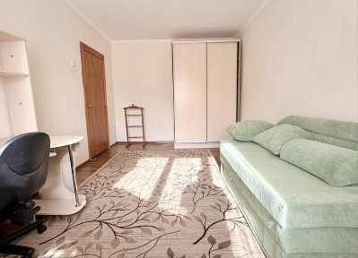 Продаж 1 кв вул. Гудзя. 8 30 кв. м 5/5 -поверх гостинка