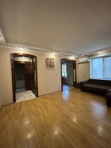 Продаж трикімнатноі на вул. Толока