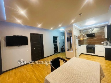 Продам 2 х комнатную + кухня студия ЖК Олимпийский ж/м Левобережный 3