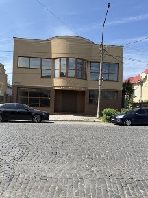 Житловий будинок + комерційне приміщення у самому серці міста!