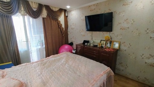 Продається трикімнатна квартира в центрі міста