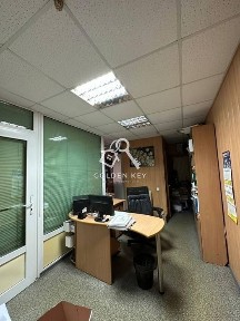 Оренда приміщення на Соцмісті, червона лінія