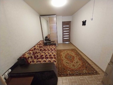 Продам 3х ком. кв. 4/9 эт. кирпич. Чешка. Космонавтов - Электронная